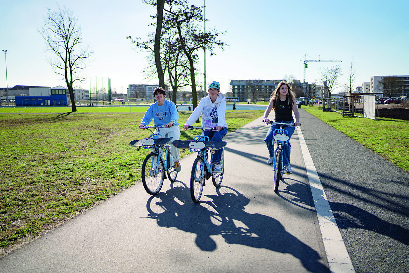 Drei Teenager mit Fahrrad auf dem FRANKLIN Loop.